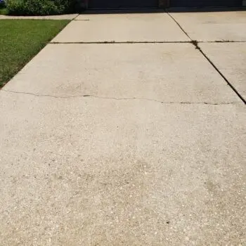 Clean concrete driveway pressure washing